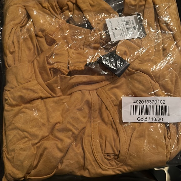 Ashley Stewart - Picture 4 of 4